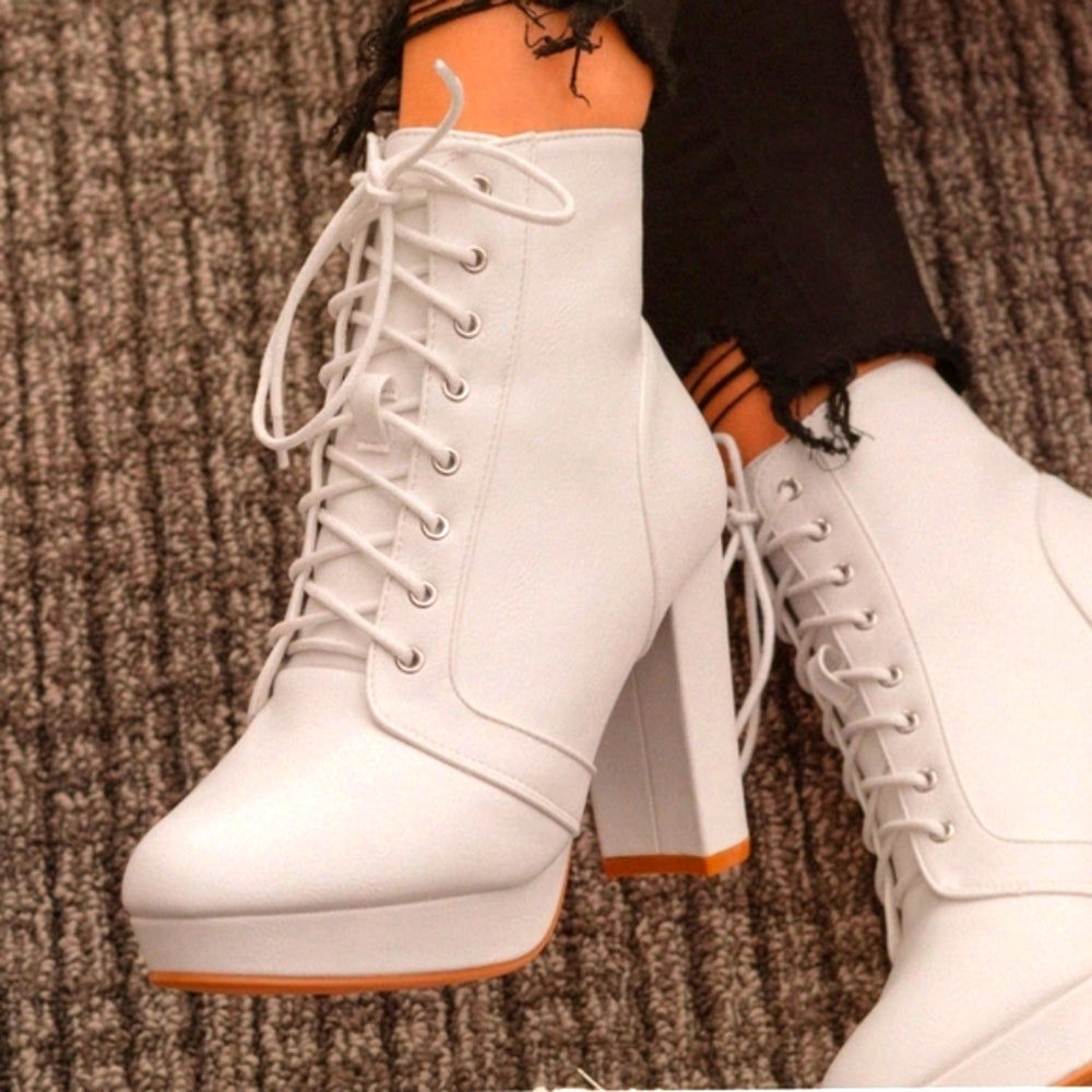 💗Just In 💗ELEVATED AND TRENDY LACE-UP BOOTIES